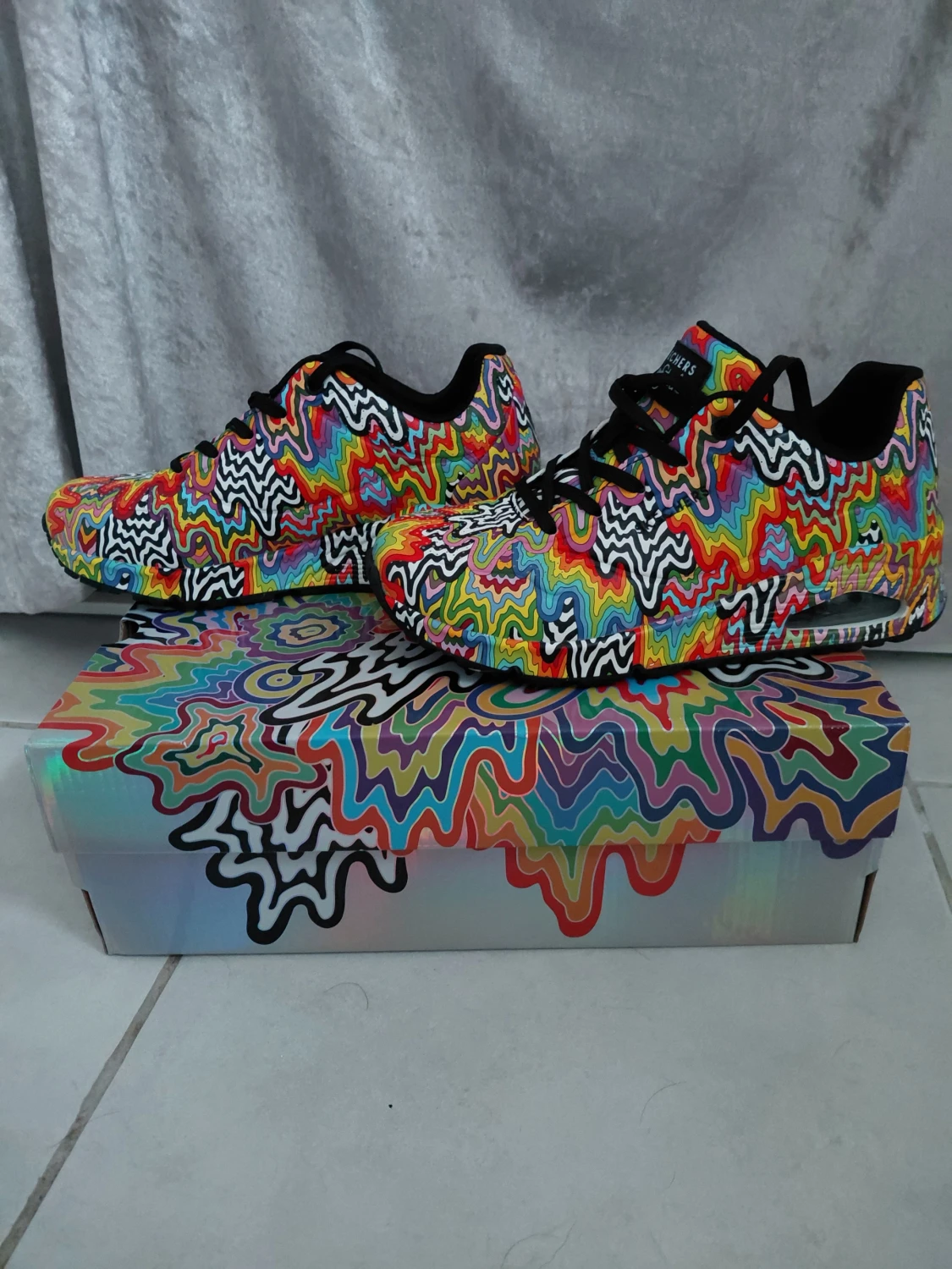 Skechers sneakers med psykedeliskt mönster - 1