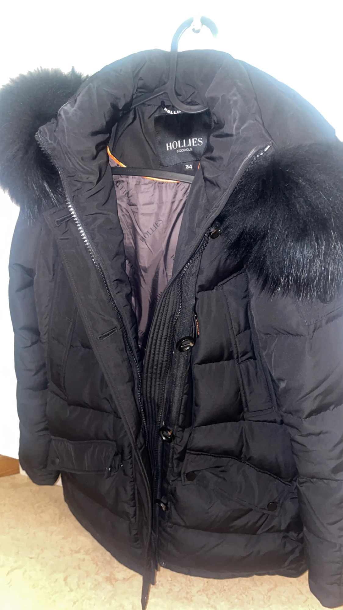 Svart vinterjacka med äkta päls från Hollies - 3