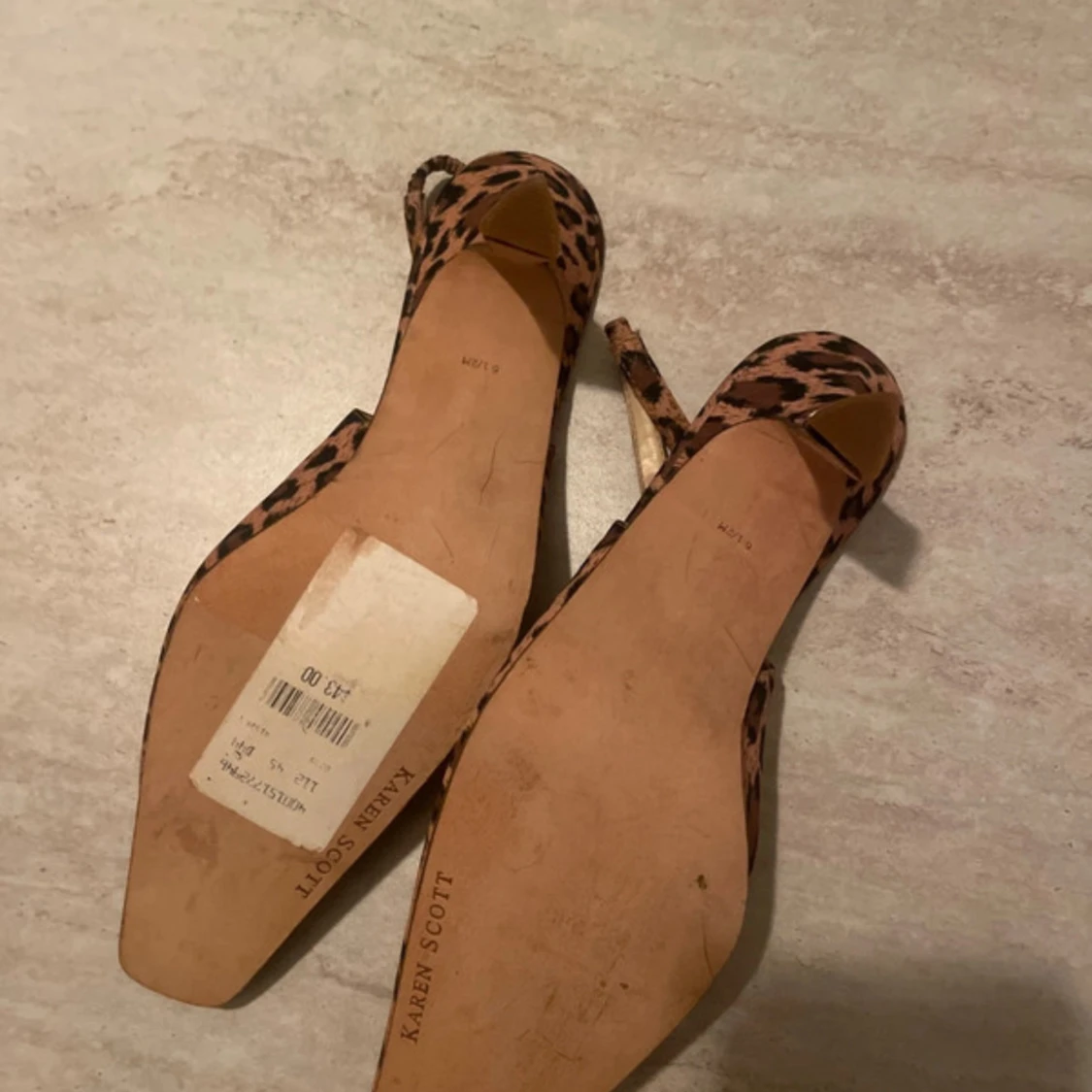 Leopardmönstrade pumps från Karen Scott - 2