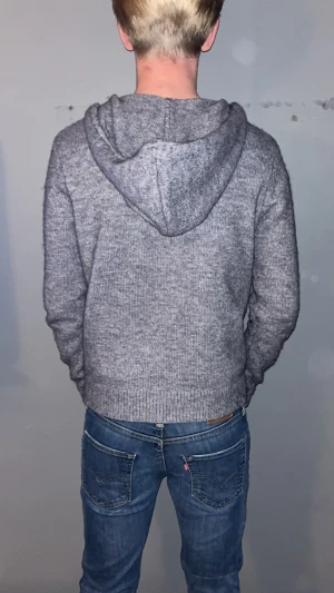 Stickad hoodie  - Stickad hoodie - Pier One - Storlek: S - Mycket fint skick - Vårt pris: 149kr - hör av dig vid funderingar 💫