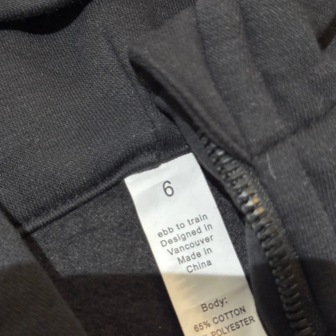 Svart hoodiejacka från Lululemon i storlek 6 - 2