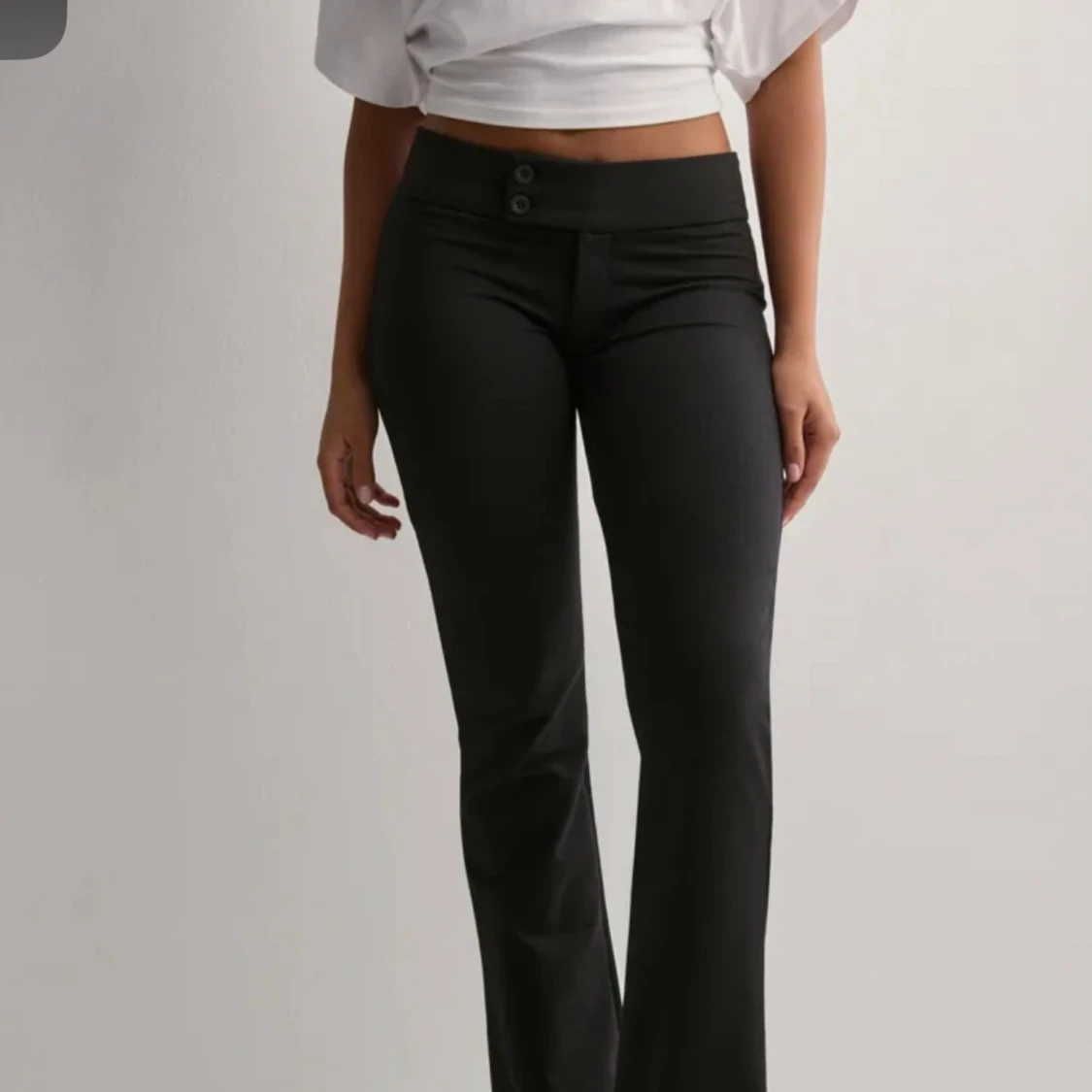 Svarta bootcut byxor med låg midja - 2