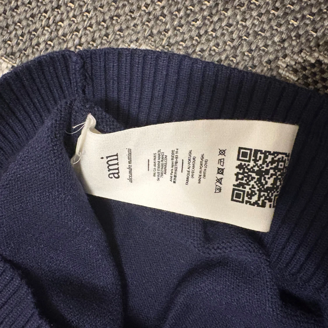 Marinblå stickad tröja från Ami - 2