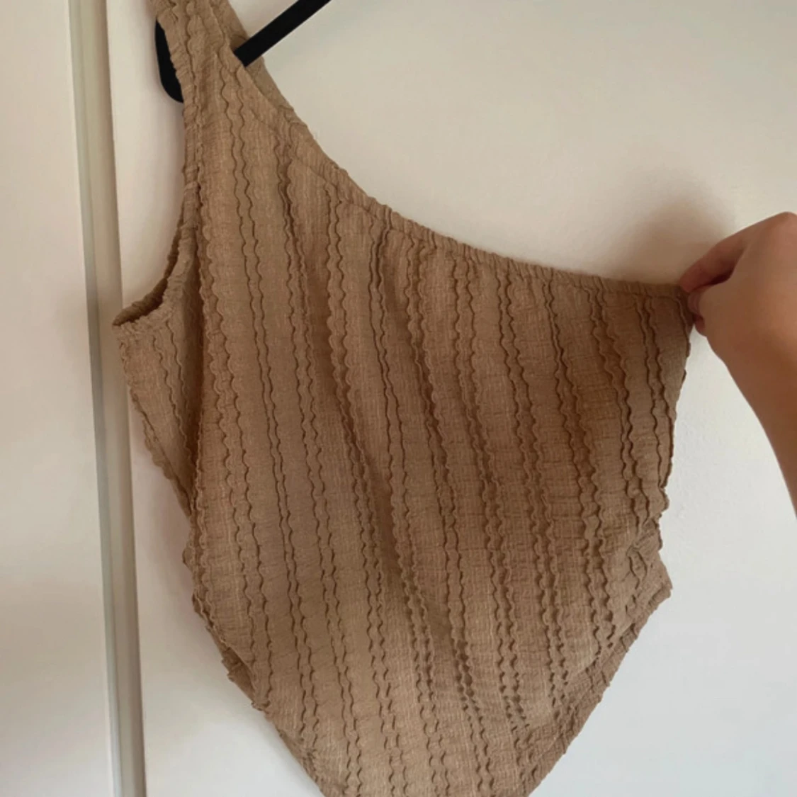 Beige one shoulder topp