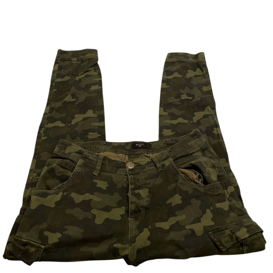 Camouflage cargopants från Saligia