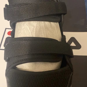 Fila skor - Helt nya aldrig använt om du vill att jag ska sänka priset kontakta mig.frakta ej hämtas bara i Göteborg