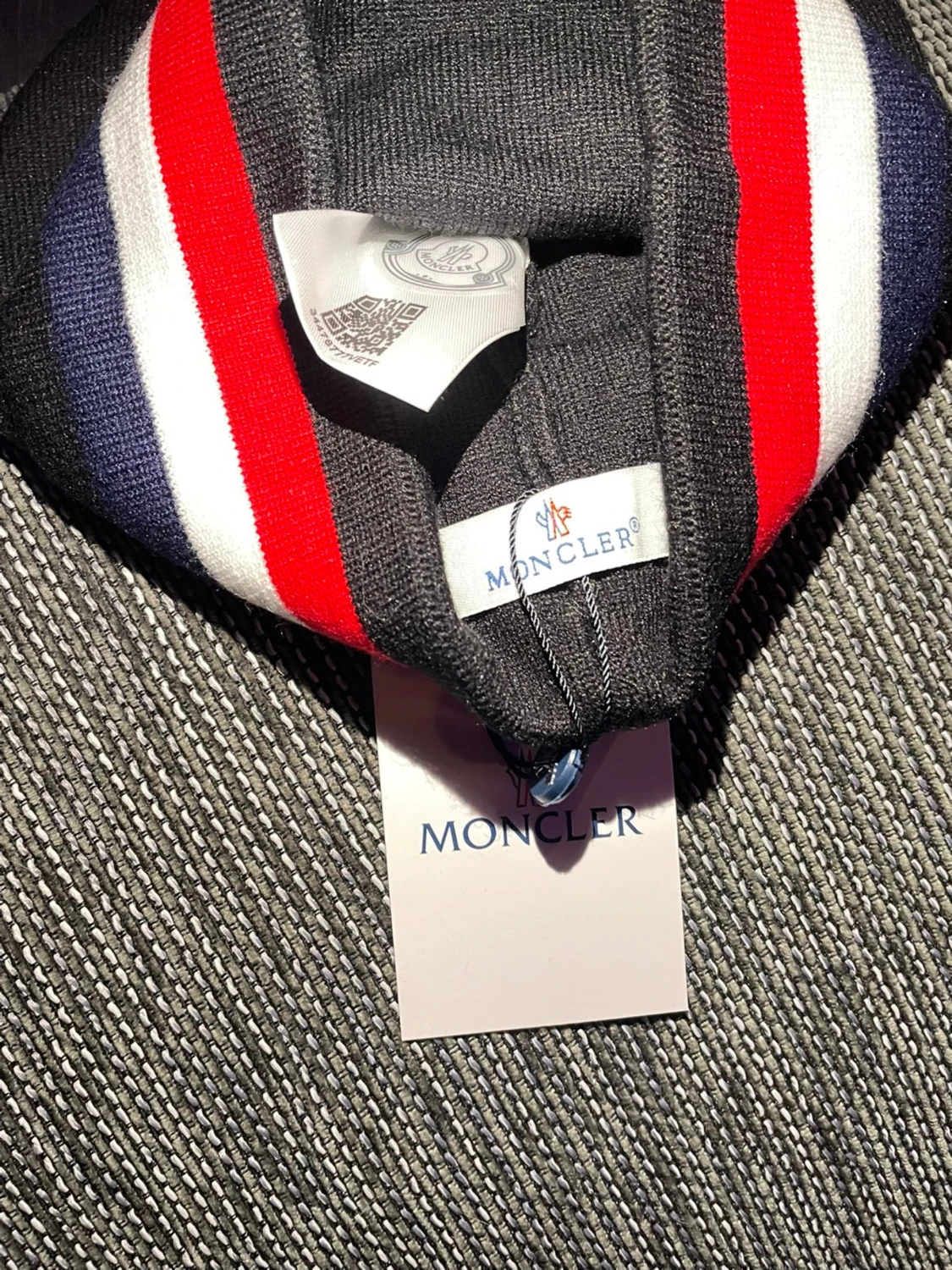 Moncler mössa  - 1