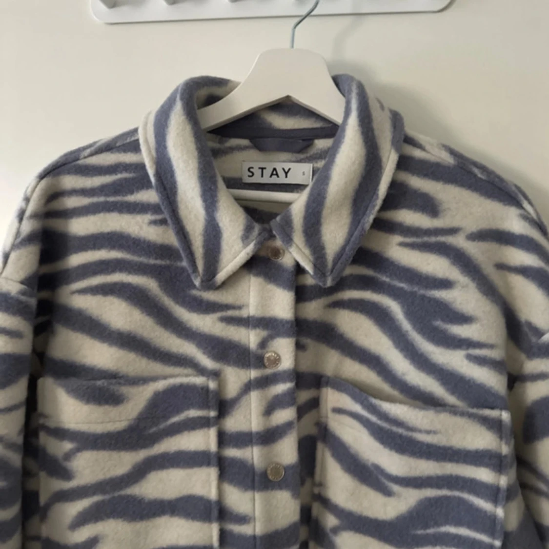 Zebramönstrad overshirt från Stay  - 1