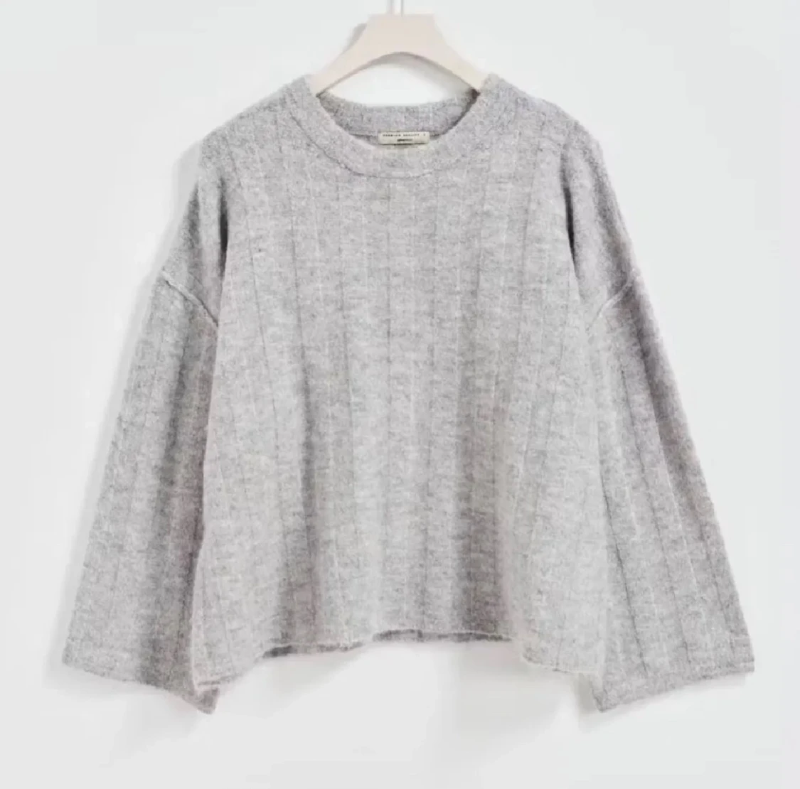 Grå stickad tröja från Gina Tricot - 1