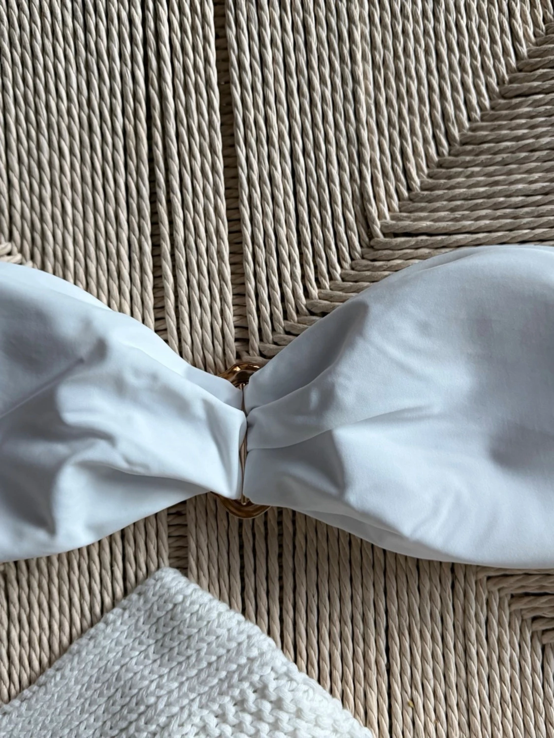 Vit bandeau tubtopp med gulddetalj - 2