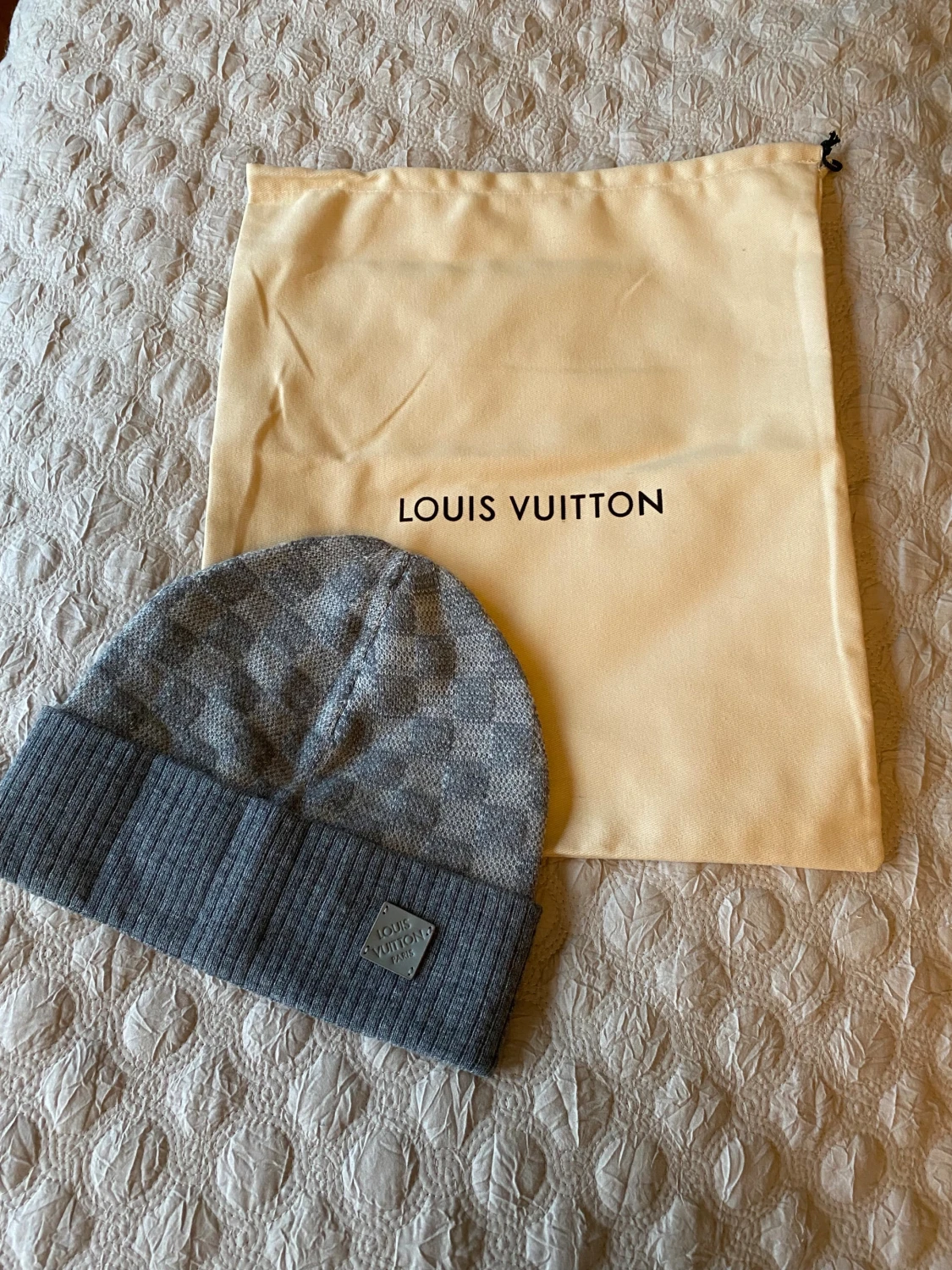Louis Vuitton mössa grå