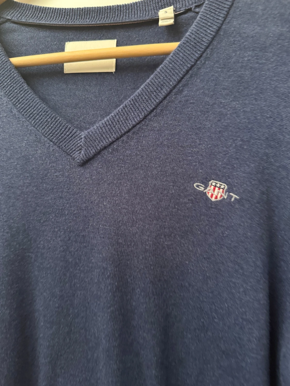 Blå v-ringad tröja från GANT - 1
