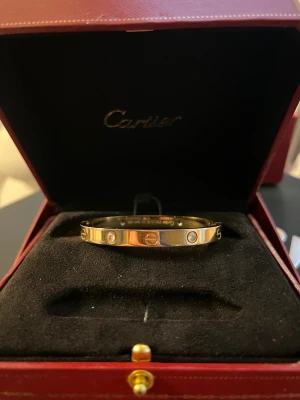 Carti guldarmband - Carti love bracelet guld med box , ej äkta 