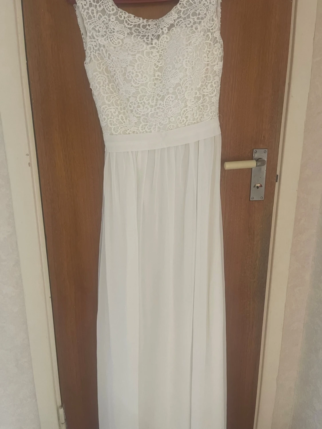 Vit lång spetsklänning med v-ringning - 2