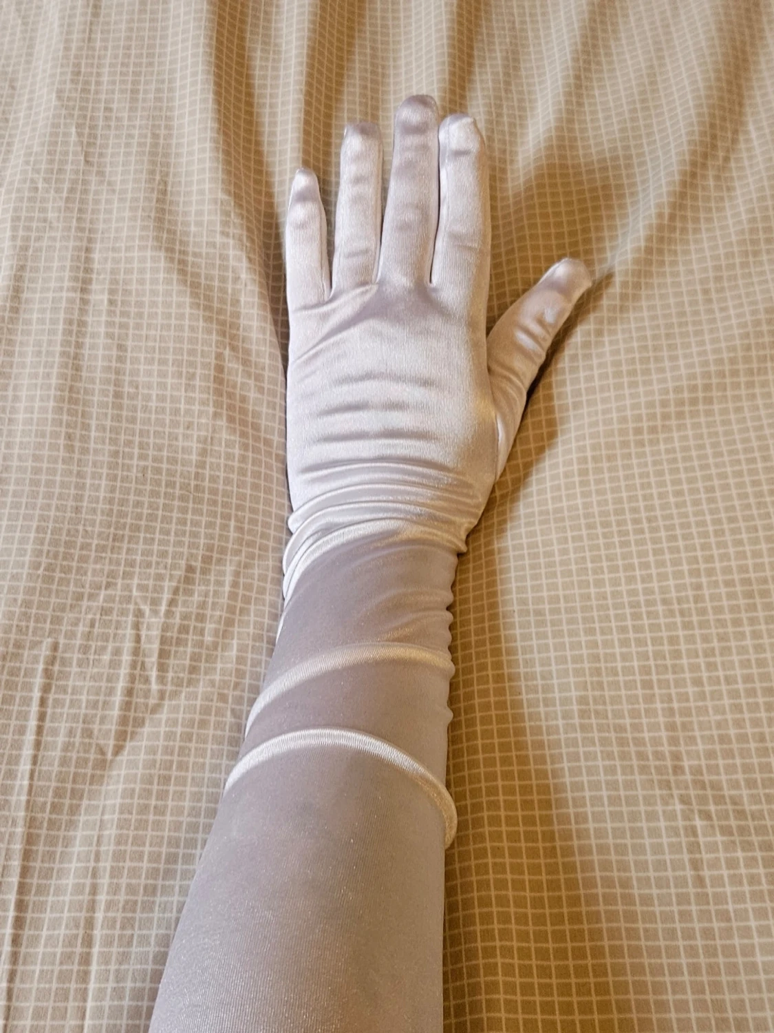 Långa vita satinhandskar - 2