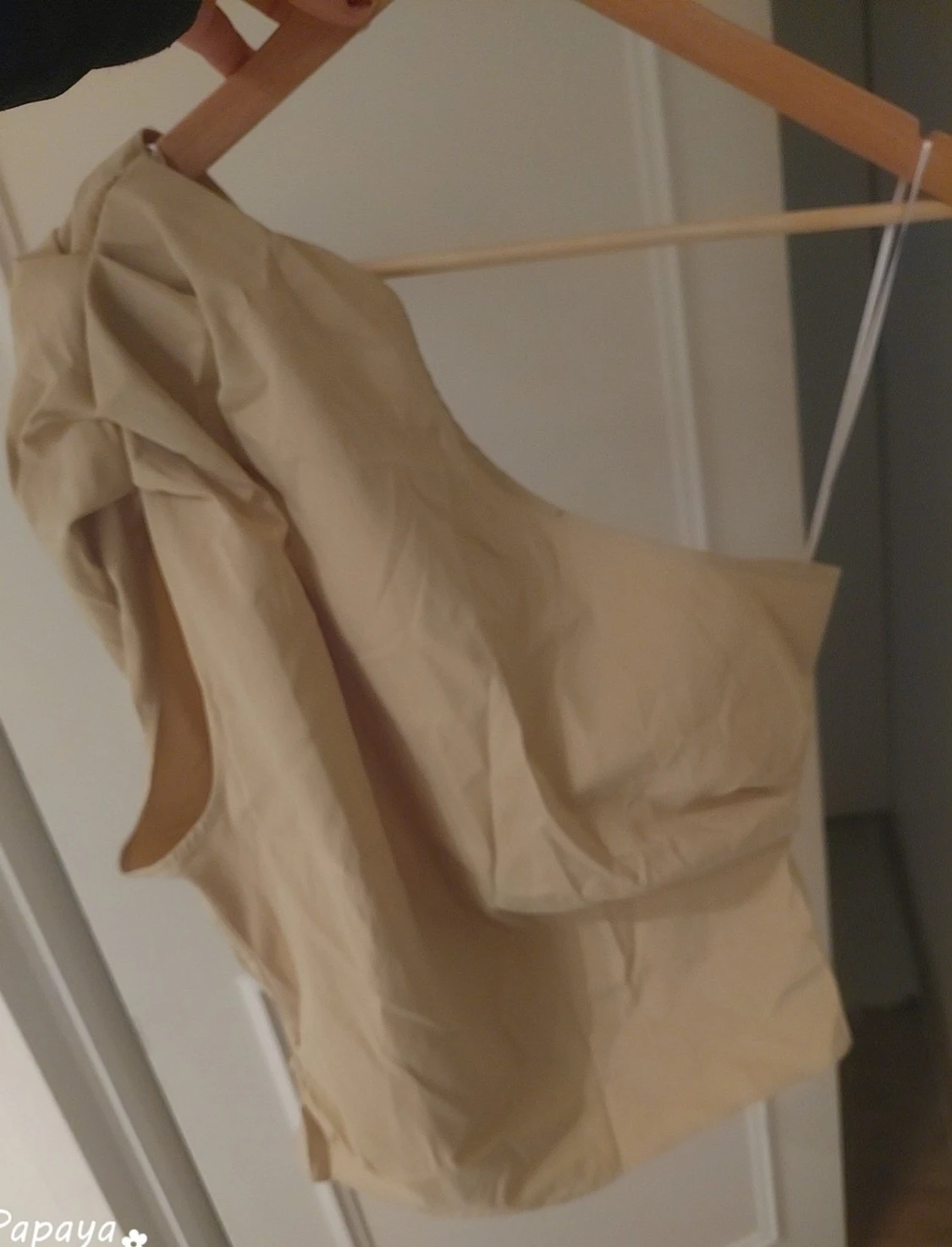 Beige oneshoulder topp från H&M - 4