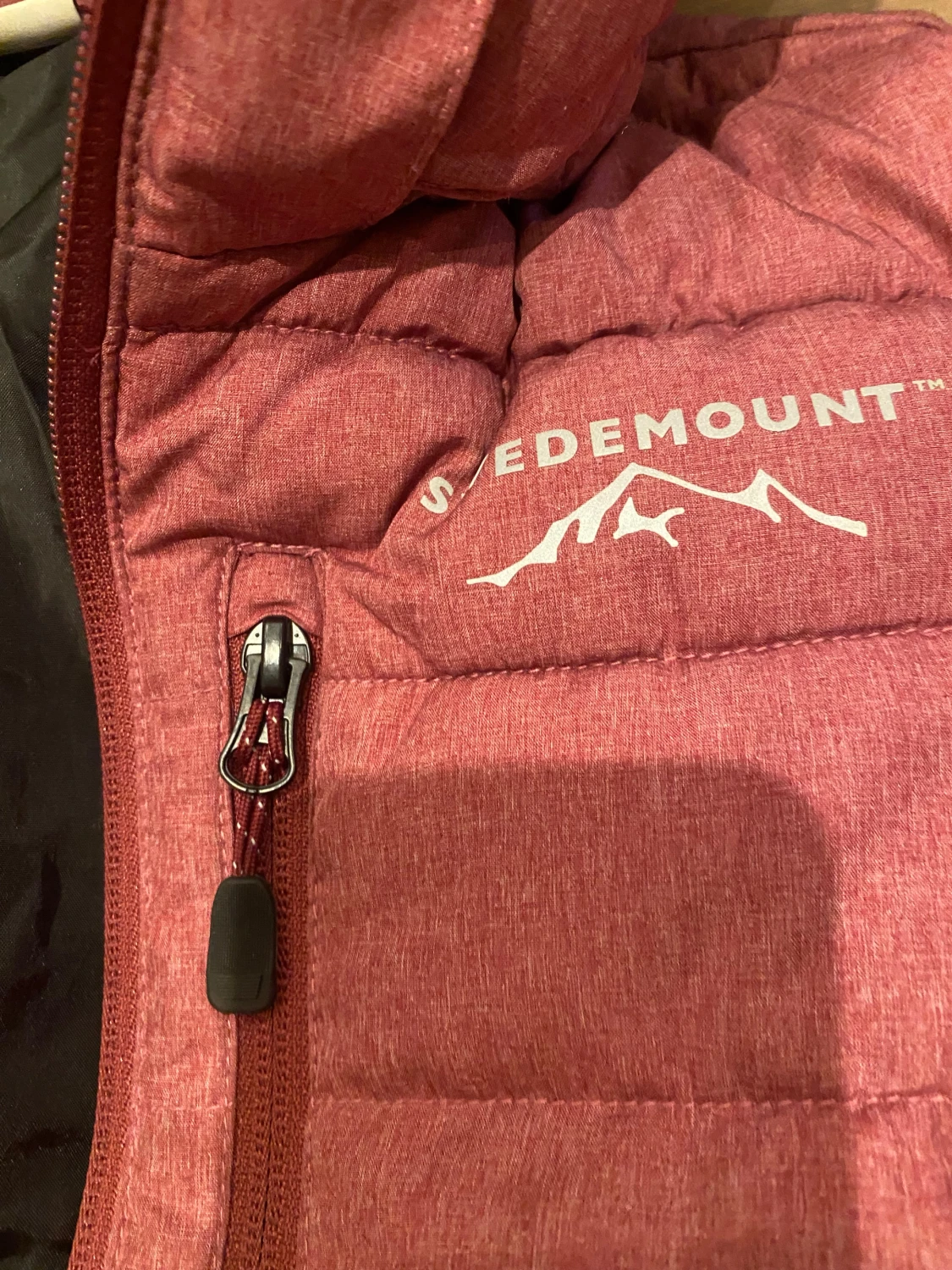 Mörkröd pufferjacka från Swedemount - 1