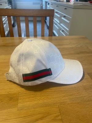 Keps - En för 250 Elelr alla 3 för 450