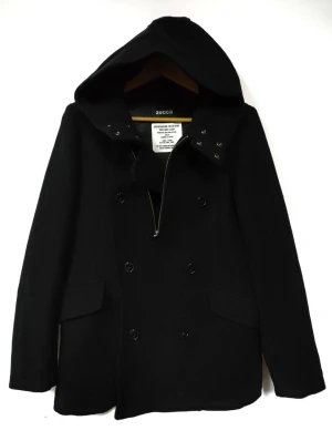 Hooded peacoat från Zucca - Cabane de Zucca från AW09/10, kan vara en av få exemplar i Sverige från vad jag vet, kom dm för mått och övriga frågor✌️