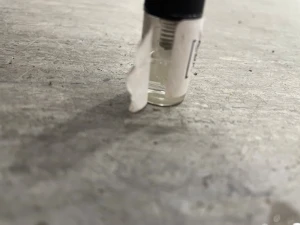 One Bold Chemist parfymprov - Smidig parfymprovflaska från One Bold Chemist. Perfekt att ta med i väskan för en fräsch känsla när du är på språng. Volym och ingredienser framgår ej på etiketten.