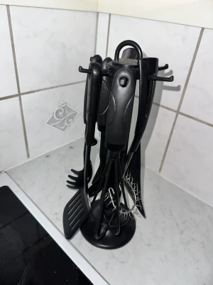 Köksredskap - Set med köksredskap.