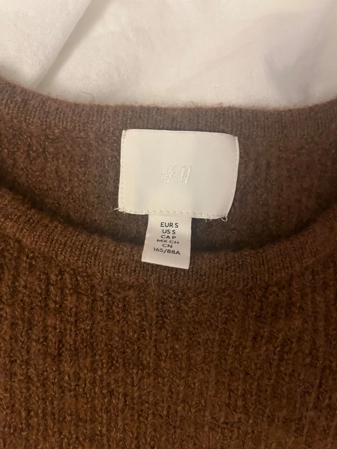 Brun stickad topp med volang från H&M - 2