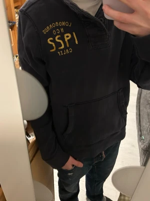 Hollister college - Model height 175cm i would say fits 180cm