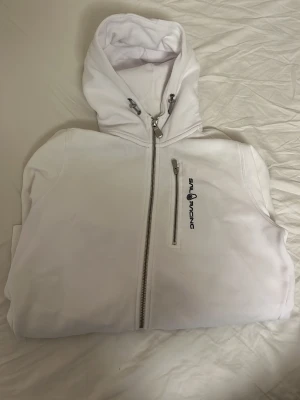 Sail Racing hoodie vit  - Vit Sail Racing hoodie med dragkedja. Storlek 176, mycket bra skick