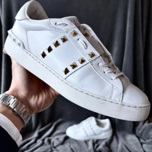 Valentino open rockstud skor - Valentino open rockstud skor | originalstorlek:  40, fråga om innermått vid osäkerhet | ingår: endast skorna 