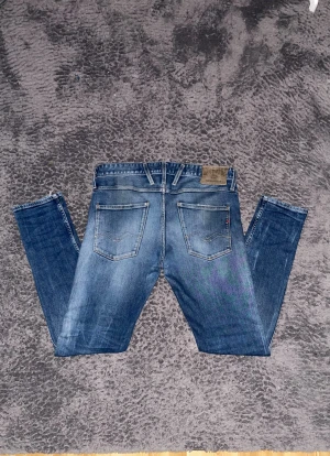 Replay - Jeans 👖, marinblå  - Väldigt snygga Replay jeans 👖 i färgen marinblå. Slim fit. Storlek: 31/32.  NYA: 1 300 kr
