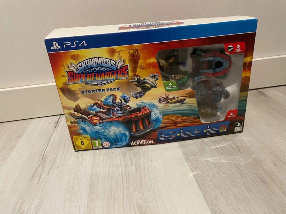 Skylanders Superchargers Starter Pack PS4