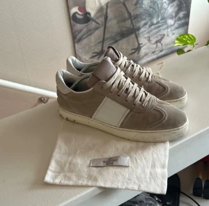 Valentino flycrews - Hejjjj!!!!!! Säljer nu ett par valentino flycrews använda fåtal gånger nypris 8000kr mitt pris endast 2499!!!