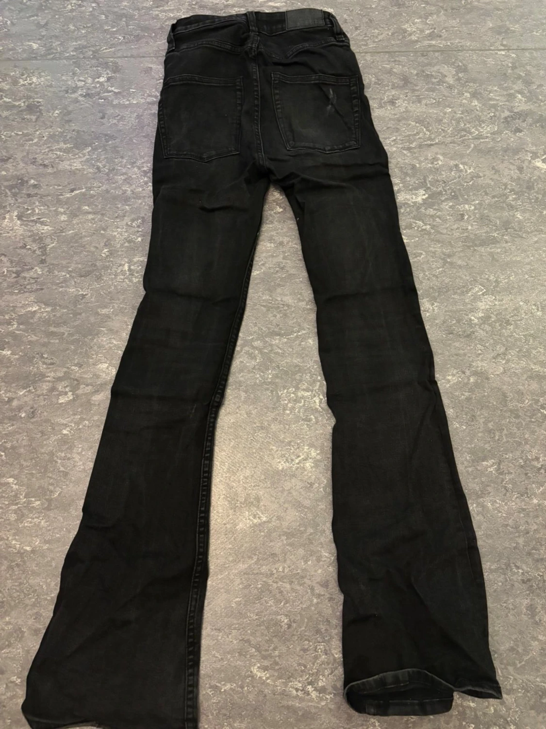 Svarta bootcut jeans  - 1