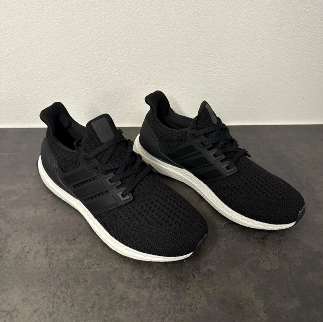 Adidas Ultraboost svarta sneakers 43 - 1