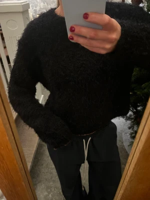 Svart stickad tröja från Noisy May - Svart stickad tröja från nosiy may köpt från bikbok, bra skick