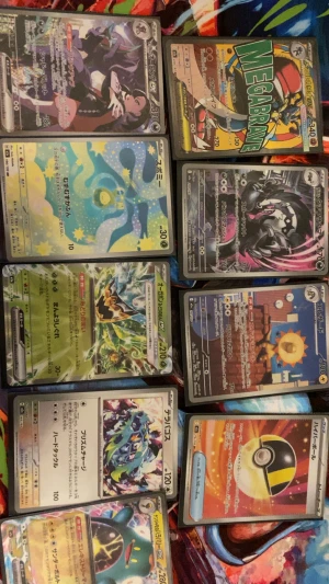 mega dream EX kort - Bilderna visar samlarkort från Pokémon, nya setet mega dream nydragna o ner i sleeve