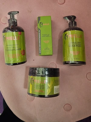 Mielle Organics - MIELLE ROSEMARY MUNT FÖRSTÄRKNINGSSKAMPOO   & condition STÄRKNINGSMASKER OCH ROSMARY MUNT SKALP & HENNES FÖRSTÄRKNINGSOLJA PRESENTSET 