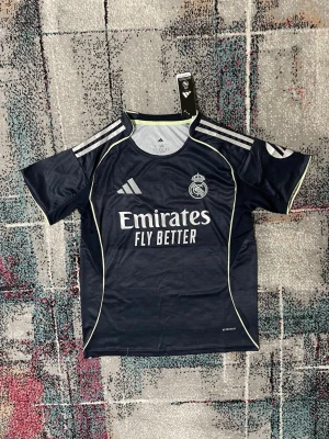 Real Madrid 25/26 - Säljer denna riktigt snygga tröjan för ett riktigt bra pris! Skriv till om ni är intresserade eller har några funderingar.