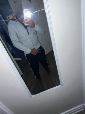 Burberry Hoodie S  - Helt ny burberry hoodie har testat den en gång var liten för mig så säljer 