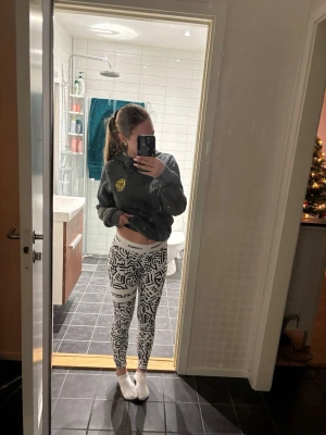 Två par stronger tights med mönster - Knappt använda. 