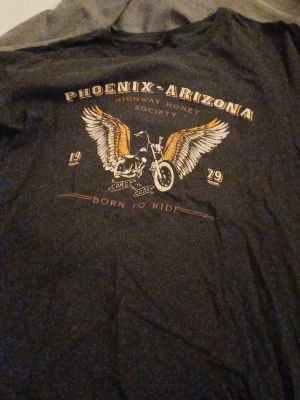 T-shirt - Storlek Xl men känns som M