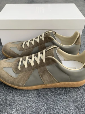 Maison margiela gats  - Ett par riktigt feta gats i storlek 44, box och dustbags fås med, skickar samma dag!