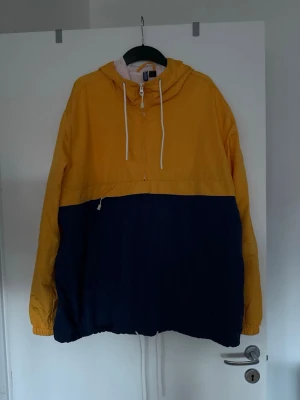 Vindjacka  - Storlek XL. Aldrig använd. 