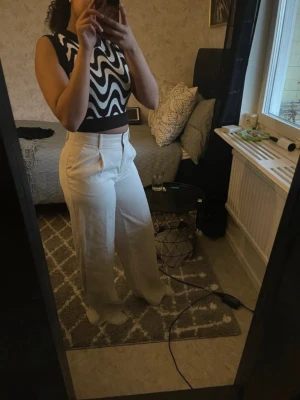 Beiga vida kostymbyxor - Jag har använt byxorna en gång, så den är i gott skick.  Normal i storleken och högmidjade.