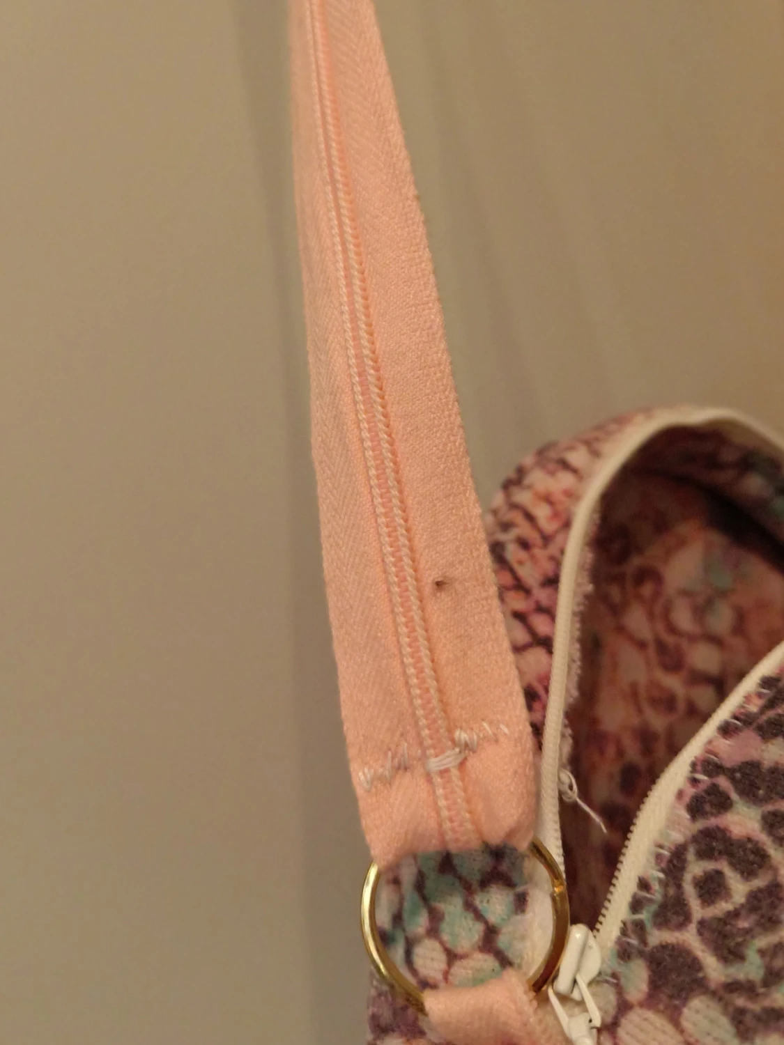 Rund axelväska med ormmönster - 3