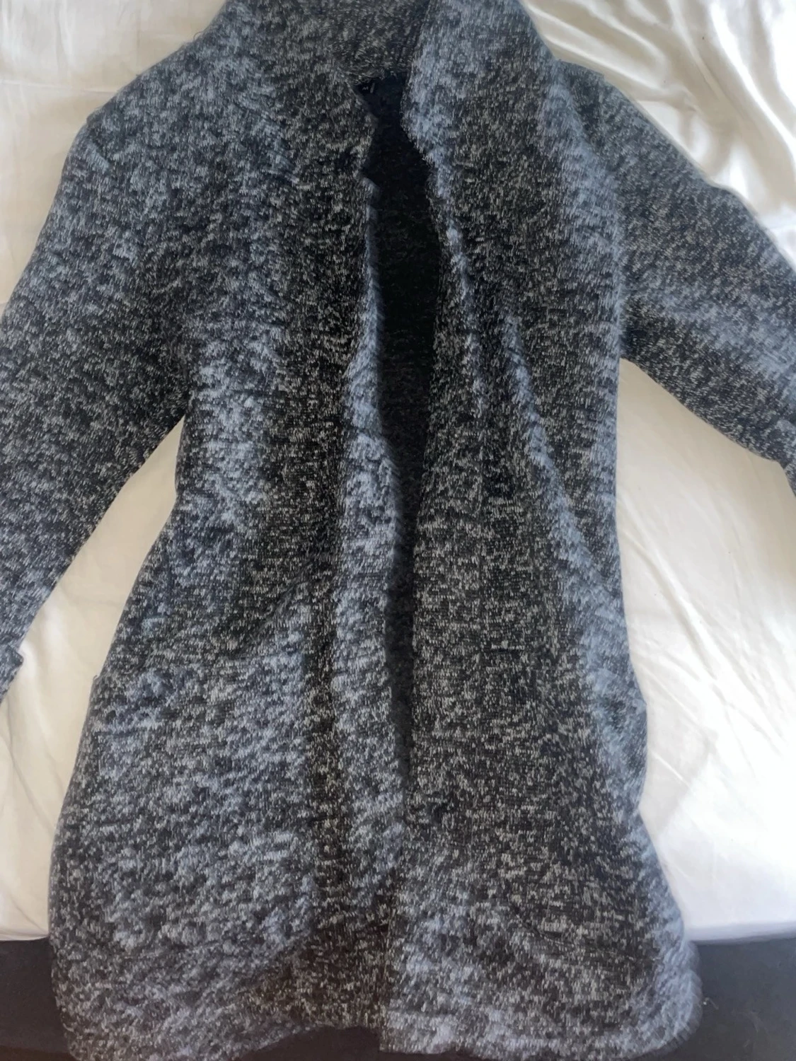 Mörkgrå cardigan jacka i stickad material