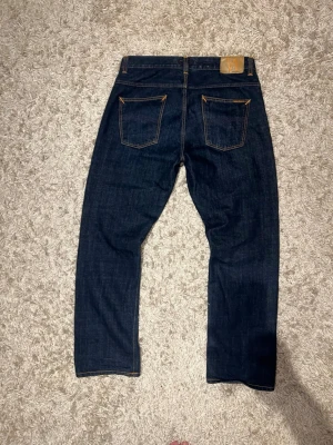 Nudie jeans sleepy sixten vintage herr  - Nudie jeans av modell sleepy sixten, släppta i 2018 men nudie tillverkar inte dessa längre. Riktigt fin wash och passform på dessa, straight relaxed fit. Mycket bra skick nästan nya. Postas samma dag som köp eller dagen därpå🙌💯 