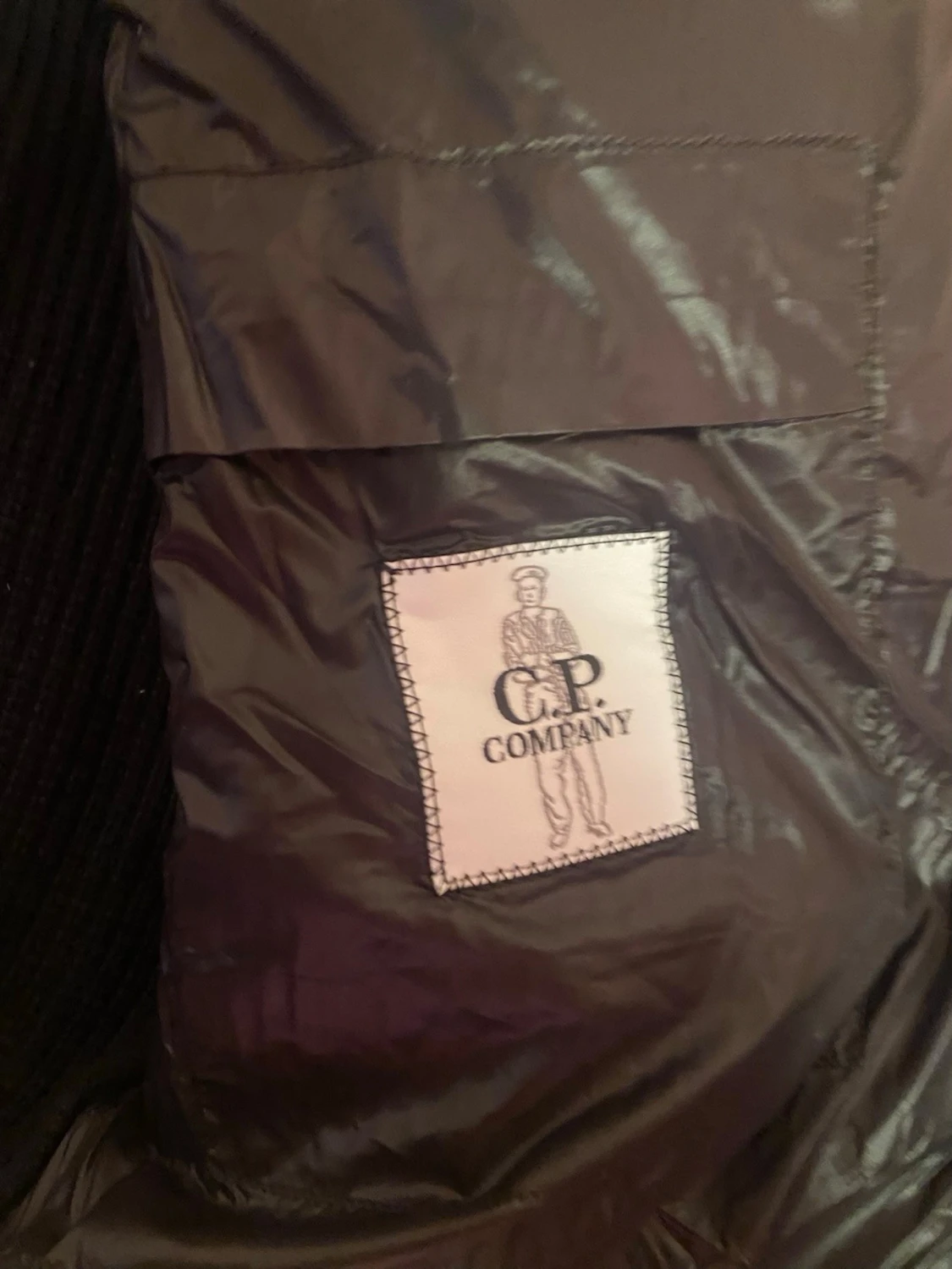 Svart dunjacka från C.P. Company - 2