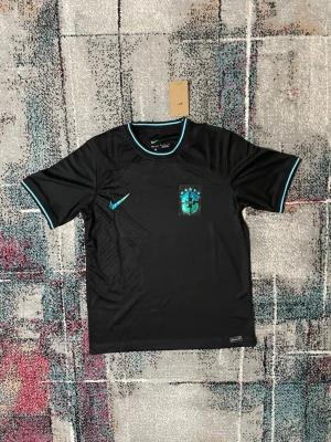 Brasil special  - Säljer denna jättefina tröjan för ett riktigt bra pris! Skriv till om ni är intresserade eller har några frågor.