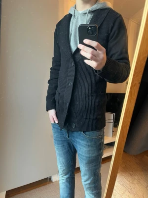 Snygg Cardigan - Schysst Cardigan!| Inga defekter mm!| Kontakta mig vid minsta fråga!| Pris kan diskuteras!| //Nils-köp efter 25/12-skickas tidigast 29/30-12